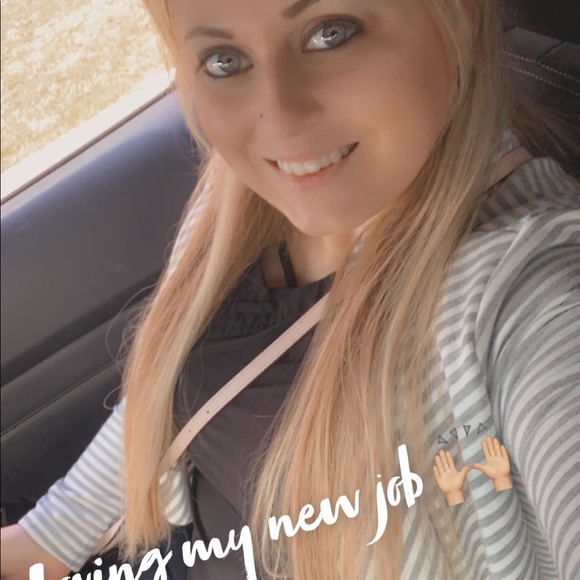 Meet your Posher, Michelle - Picture 2 of 5